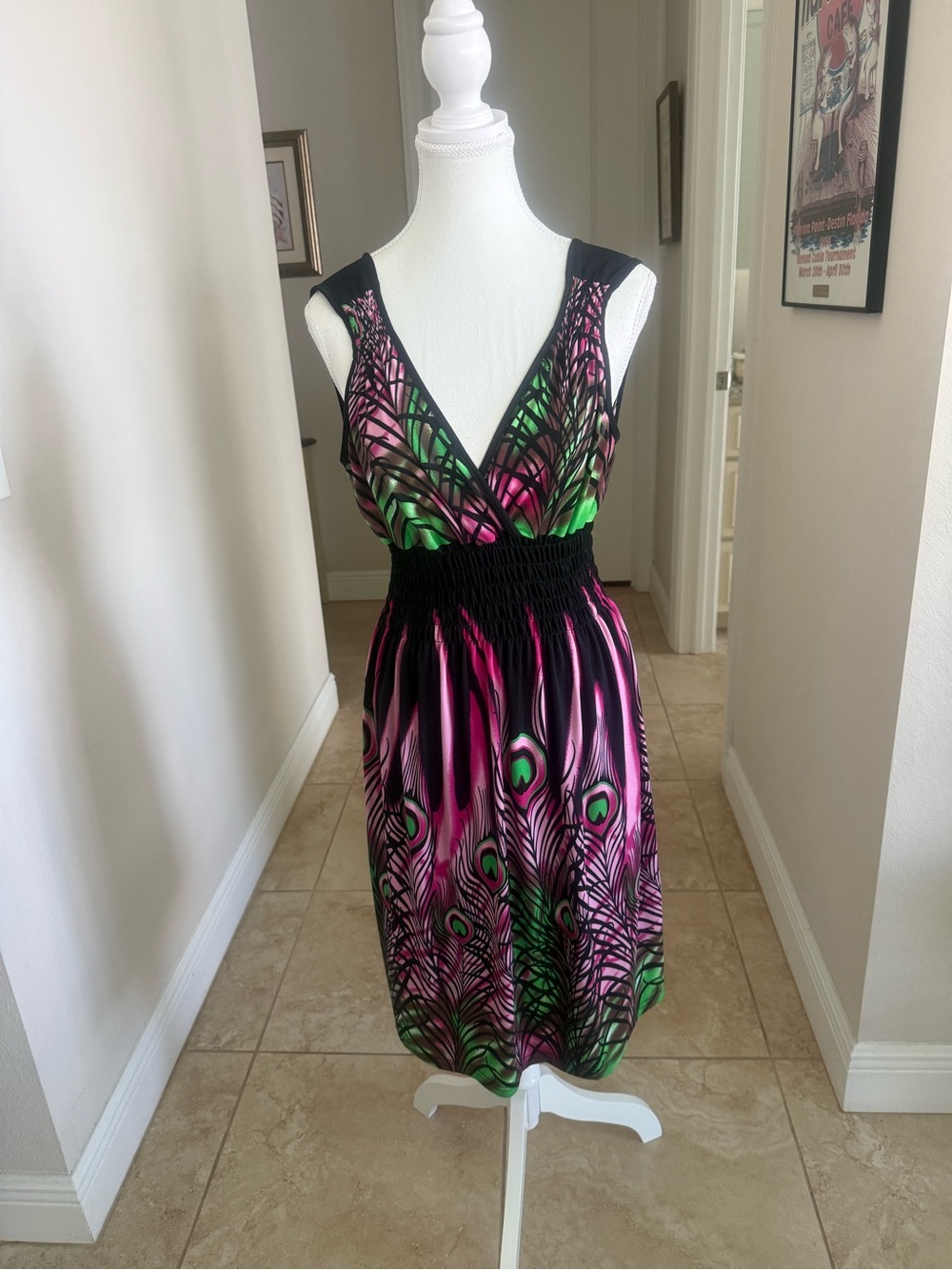 Sleeveless V-Neck Peacock Print Dress in Pink & Green